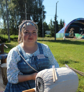 «Буду мастером!» Плетем плетешок на коклюшках вместе с кружевницей Анной Алфертьевой